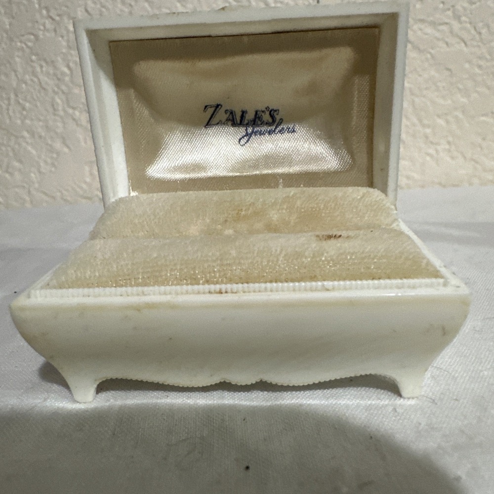 Vtg White Zales Ring Box~Treasure Chest Blue Velvet Lining Art Deco Plastic~Nice